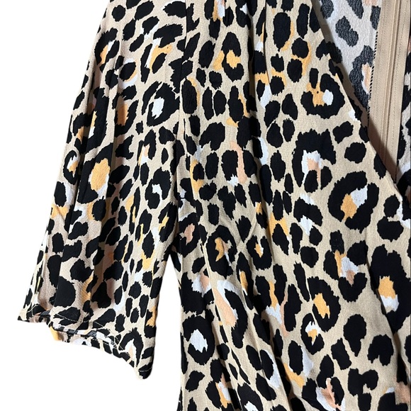 NWT! Beautiful cheetah print blouse - Picture 4 of 7